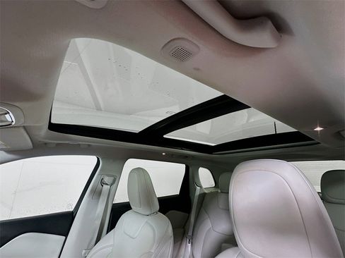 Used 2020 Jeep Cherokee Limited image 21