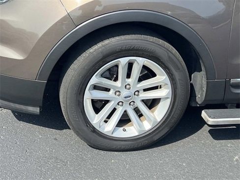 Used 2015 Ford Explorer XLT image 8