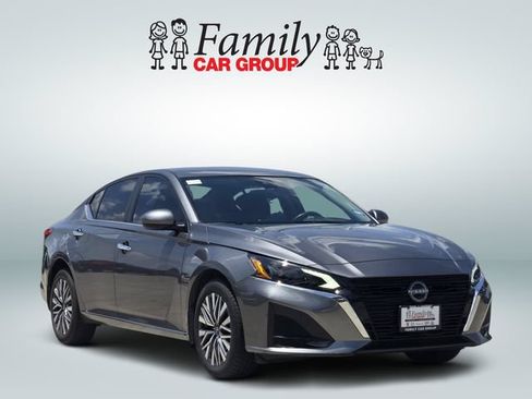 Used 2023 Nissan Altima 2.5 SV AWD/4WD image 2