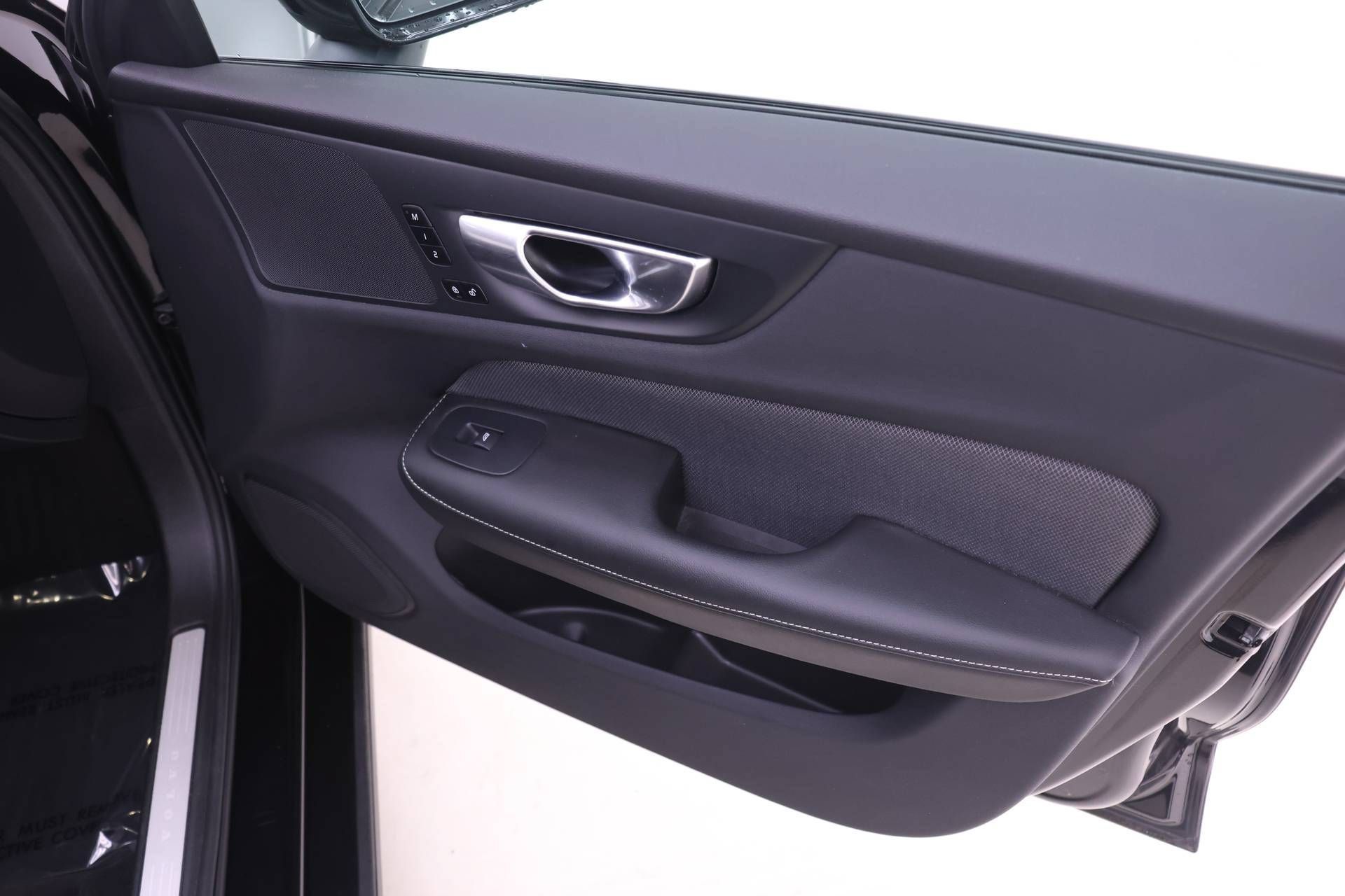 Certified 2024 Volvo S60 B5 Plus w/ Protection Package Premier FWD image 23