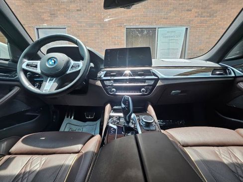 Used 2022 BMW 530e xDrive w/ Premium Package AWD/4WD image 42