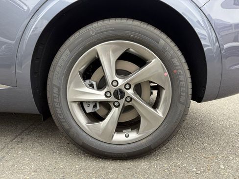 Used 2026 Genesis GV70 2.5T Advanced image 8