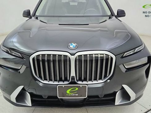 Used 2025 BMW X7 xDrive40i w/ Premium Package AWD/4WD image 9