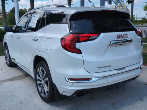 Used 2020 GMC Terrain Denali w/ Denali Premium Package FWD image 8