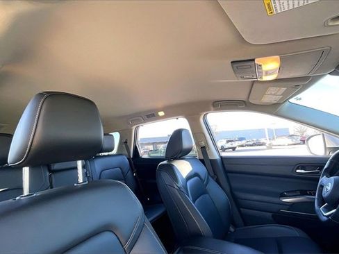 Certified 2025 Nissan Pathfinder SL image 20