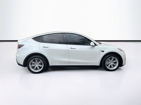 Used 2023 Tesla Model Y AWD image 4