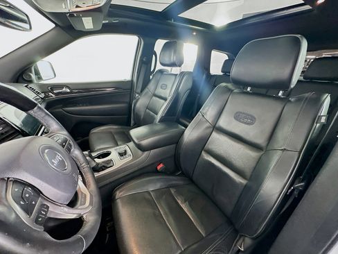 Used 2019 Jeep Grand Cherokee Overland image 13