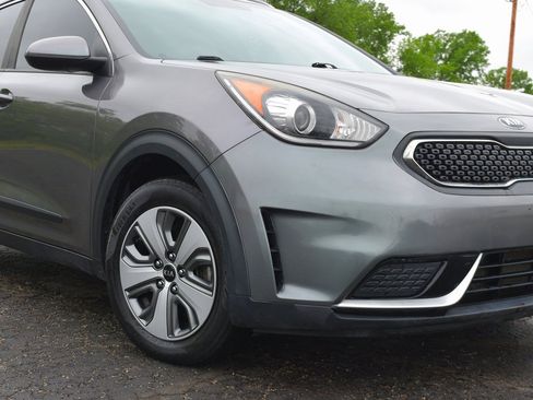 Used 2017 Kia Niro LX image 9