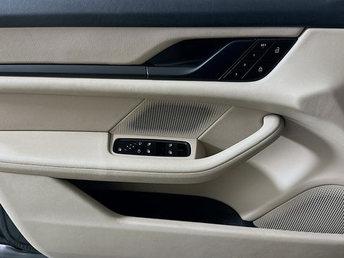 Used 2022 Porsche Taycan 4 Cross Turismo image 21