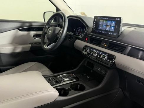 Used 2025 Honda Pilot EX-L image 18