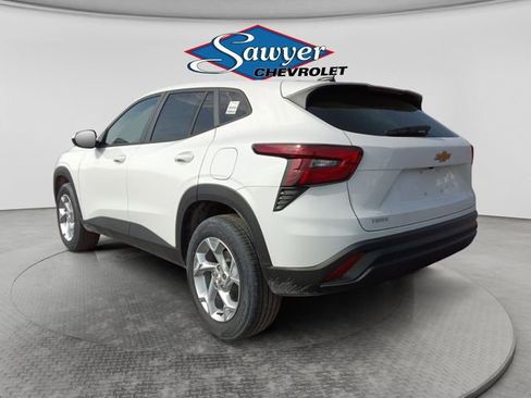 New 2026 Chevrolet Trax LS w/ LS Convenience Package FWD image 3