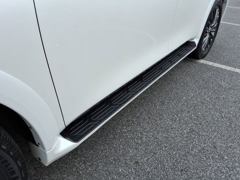 Used 2022 INFINITI QX80 Sensory w/ Cargo Package RWD image 11