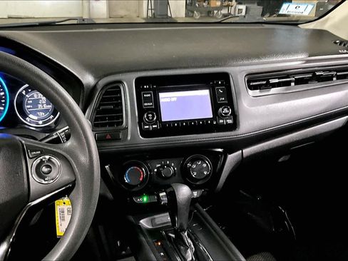Used 2016 Honda HR-V LX image 7