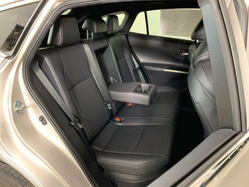 Used 2023 Toyota Venza XLE image 37