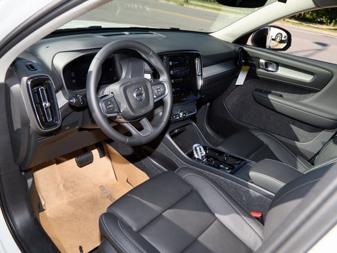 New 2025 Volvo XC40 B5 Plus w/ Climate Package image 11