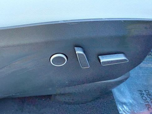 Used 2023 Tesla Model X image 32