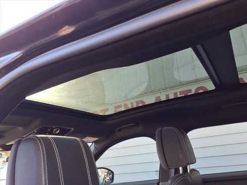 Used 2018 Land Rover Range Rover Velar R-Dynamic HSE image 12