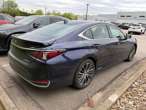 Used 2022 Lexus ES 300h w/ Premium Package FWD image 9