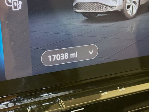 Used 2023 Volkswagen ID.4 Pro image 19