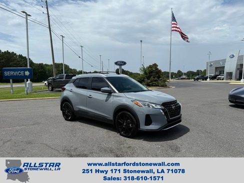 Used 2022 Nissan Kicks SV FWD image 1