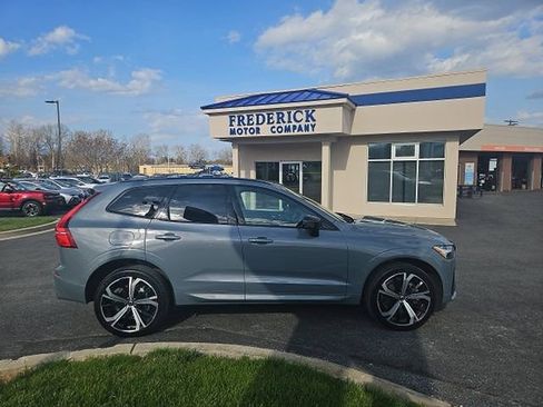 Used 2022 Volvo XC60 B6 R-Design w/ Advanced Package image 3