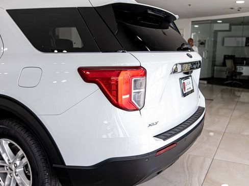 Used 2021 Ford Explorer XLT AWD/4WD image 14