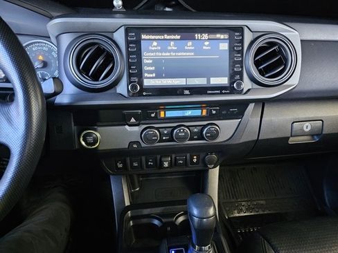 Used 2020 Toyota Tacoma 2WD Double Cab image 28