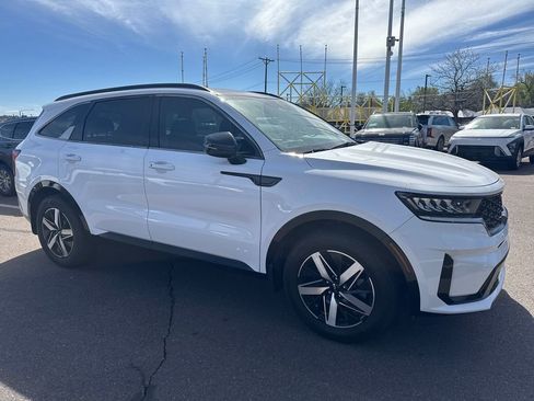 Used 2022 Kia Sorento EX w/ Panoramic Sunroof Package image 8