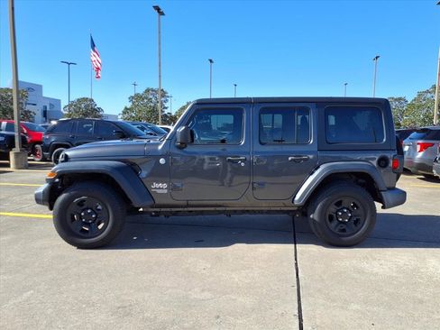 Used 2018 Jeep Wrangler Unlimited Sport image 3