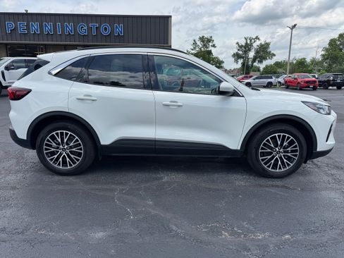 Used 2023 Ford Escape SE FWD image 8