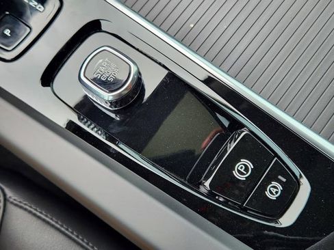 Used 2025 Volvo XC60 B5 Core w/ Climate Package image 24