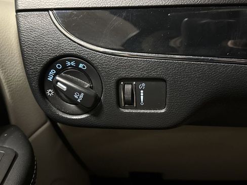 Used 2017 Dodge Grand Caravan SXT image 18