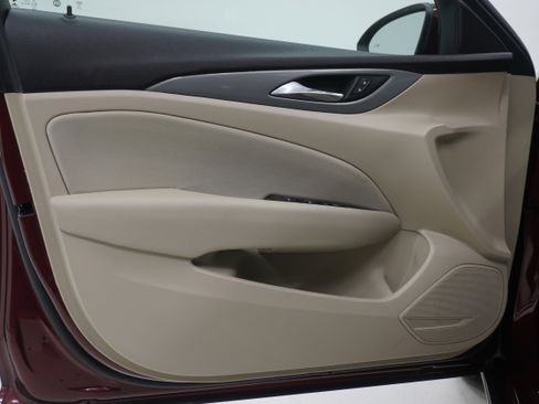 Used 2020 Buick Regal Preferred FWD image 12