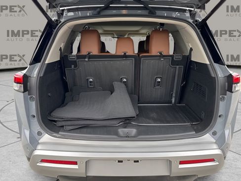 Used 2024 Nissan Pathfinder Platinum image 31