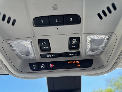 Used 2019 Chevrolet Equinox Premier FWD image 33
