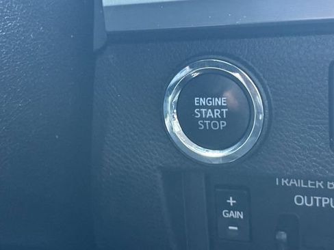 Used 2021 Toyota Tundra Platinum image 27