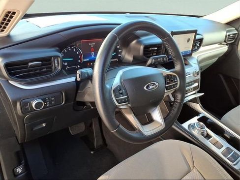 Used 2022 Ford Explorer XLT image 14