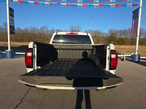 Used 2024 GMC Canyon Elevation image 7