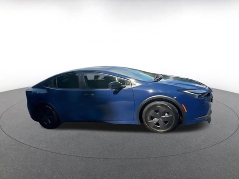 Used 2025 Toyota Prius LE FWD image 2