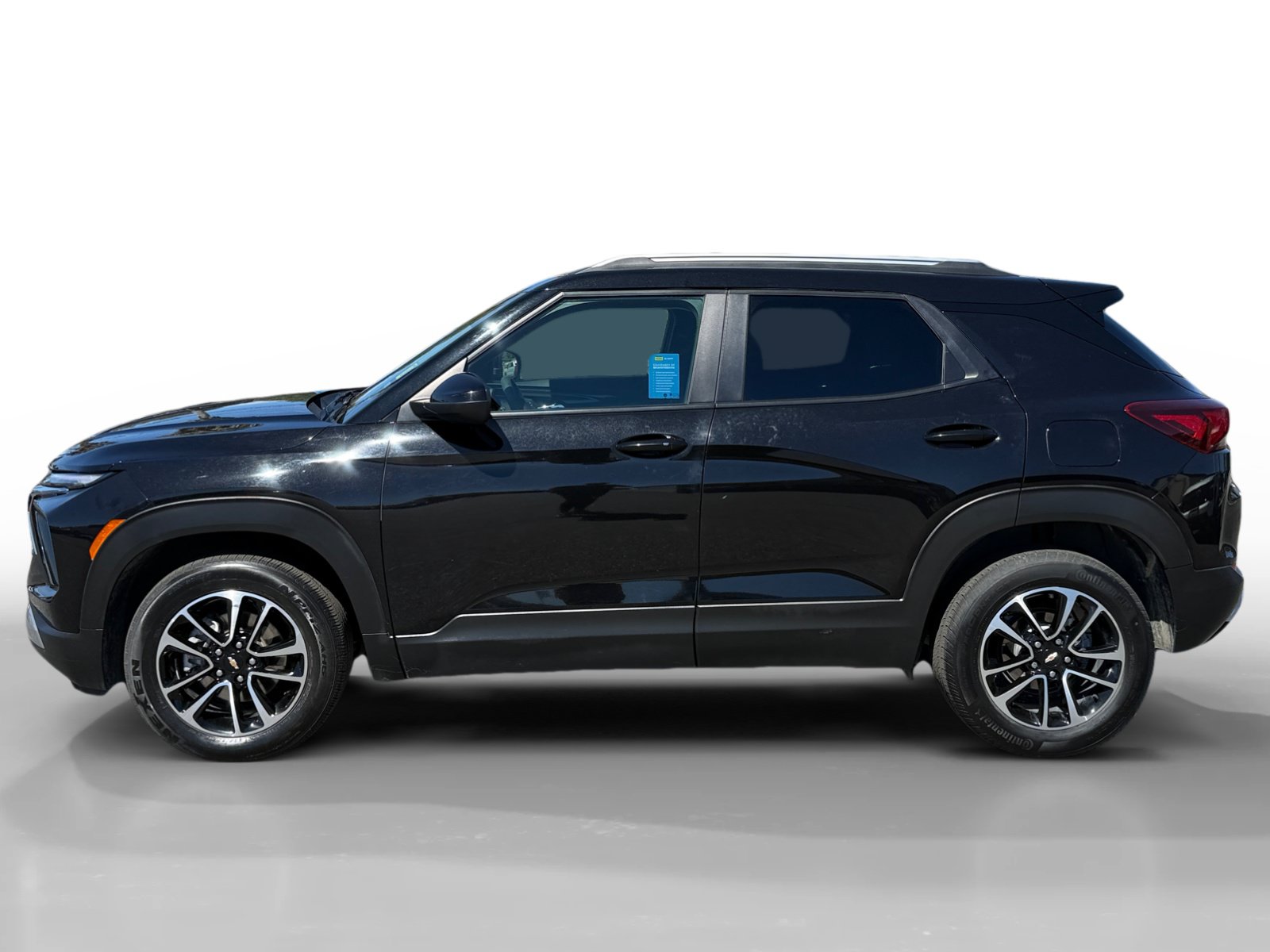 Used 2025 Chevrolet TrailBlazer LT AWD/4WD image 2