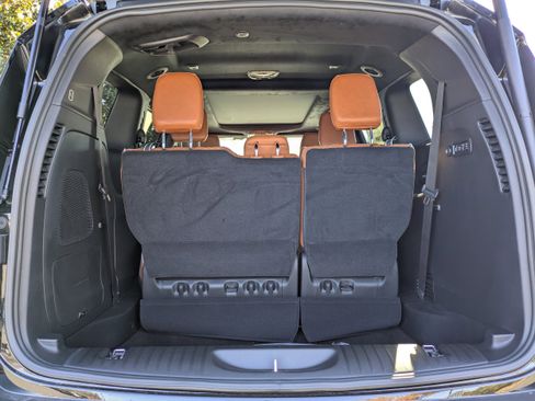 New 2026 Chrysler Pacifica Pinnacle image 14