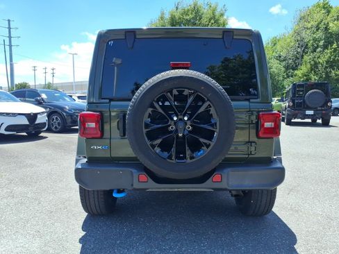 Used 2023 Jeep Wrangler Unlimited Sahara w/ Cold Weather Group AWD/4WD image 18