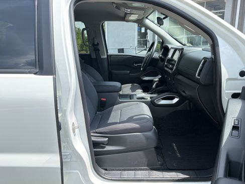 Used 2025 Nissan Frontier SV RWD image 32