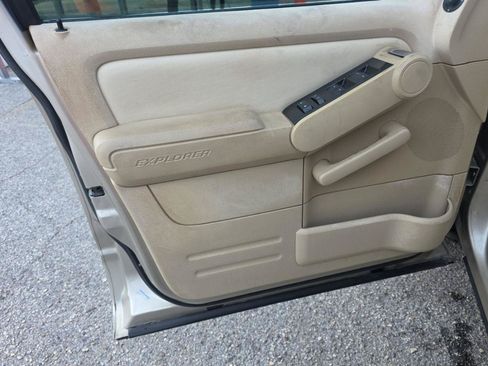 Used 2006 Ford Explorer XLT RWD image 12