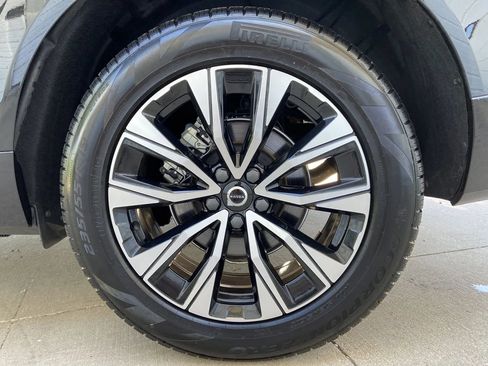 Used 2025 Volvo XC60 B5 Plus AWD/4WD image 7