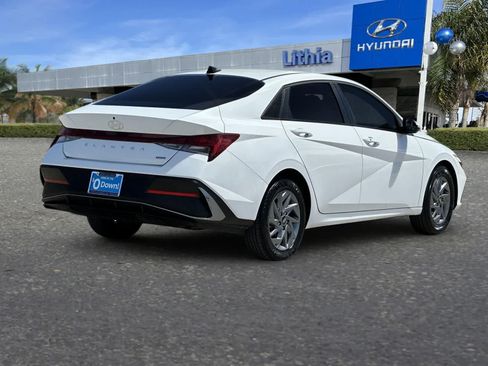 Used 2025 Hyundai Elantra Hybrid FWD image 3