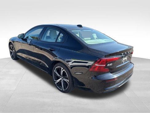 Used 2024 Volvo S60 B5 Core image 3