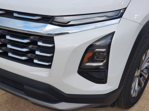 Used 2026 Chevrolet Equinox LT FWD image 8