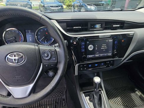 Used 2018 Toyota Corolla SE w/ SE Premium Package FWD image 15