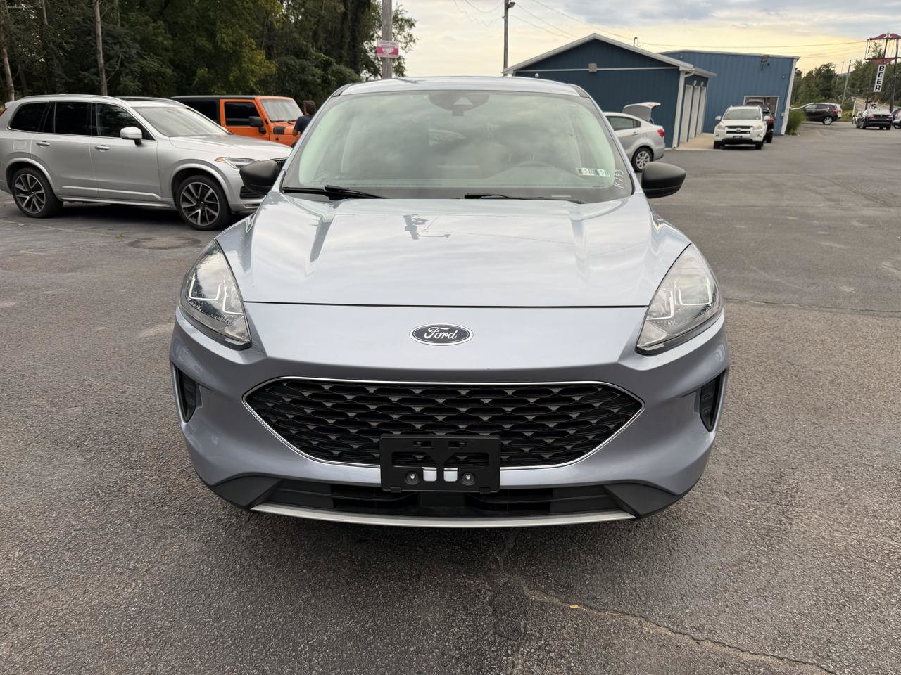 Used 2022 Ford Escape SE w/ Convenience Package AWD/4WD image 2